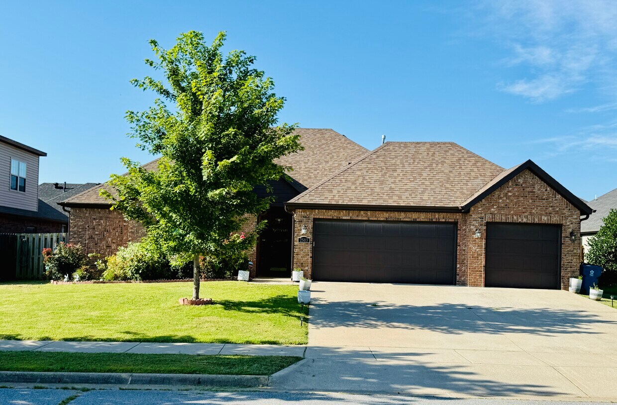 Foto principal - 2503 SW Tupelo Ave