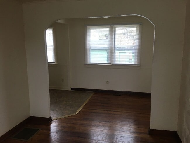 Building Photo - 1 BR Apt Near Fort Wayne Zoo