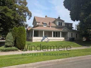 Building Photo - 114 N Touchet St