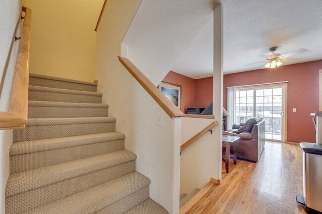 Foto del edificio - Spacious 3 bed, 2.5 bath Townhome in Ridgewood Hills!