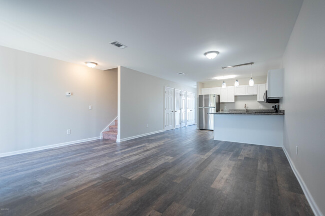 Foto del edificio - 4900 E 11th St