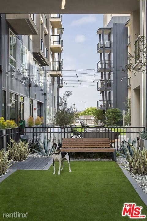 Building Photo - 1 br, 1 bath House - 435 Los Feliz #226