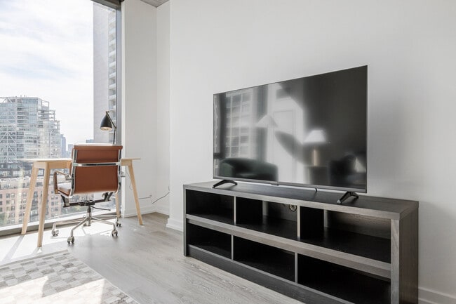 Building Photo - 460 W Chicago Ave