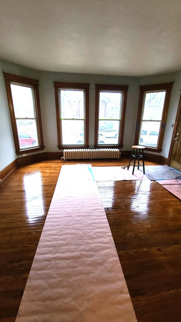 Foto del edificio - 404 Gillett Ave