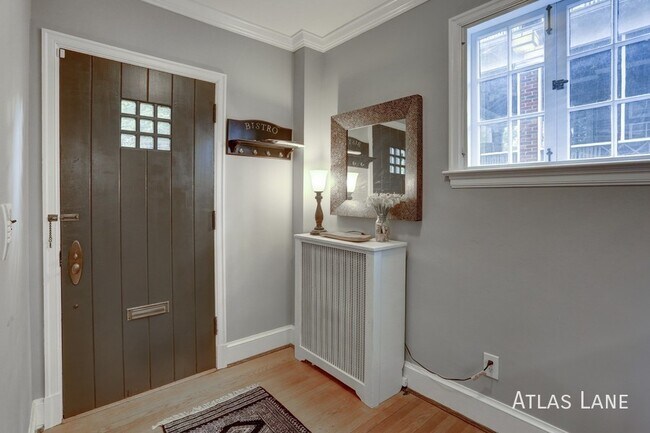 Foto del edificio - 3617 Jocelyn St NW