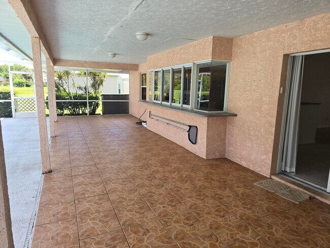 Foto del edificio - 5910 NW Bayou Ct