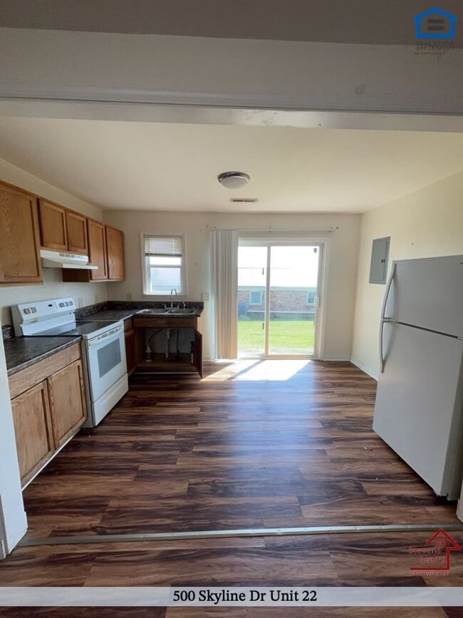 Building Photo - 500 Skyline Dr