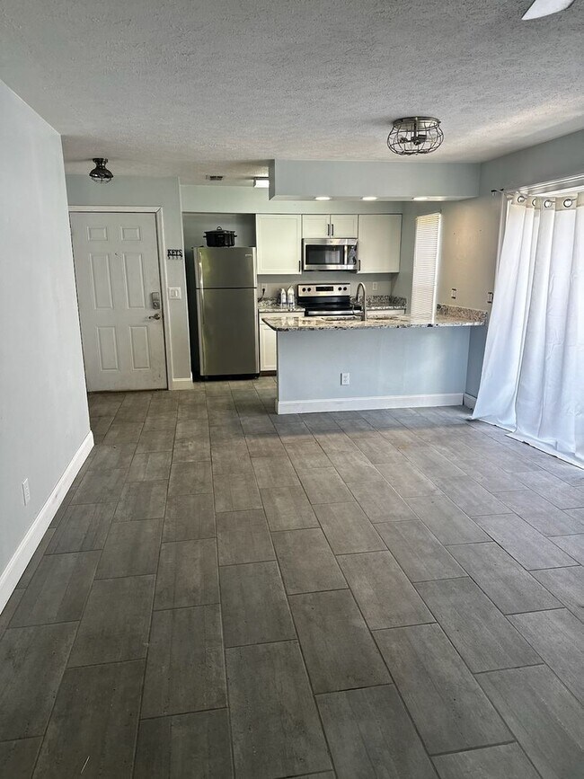 Building Photo - Cozy & Convenient 2 Bedroom, 1 Bath Duplex with Large Yard & Deck