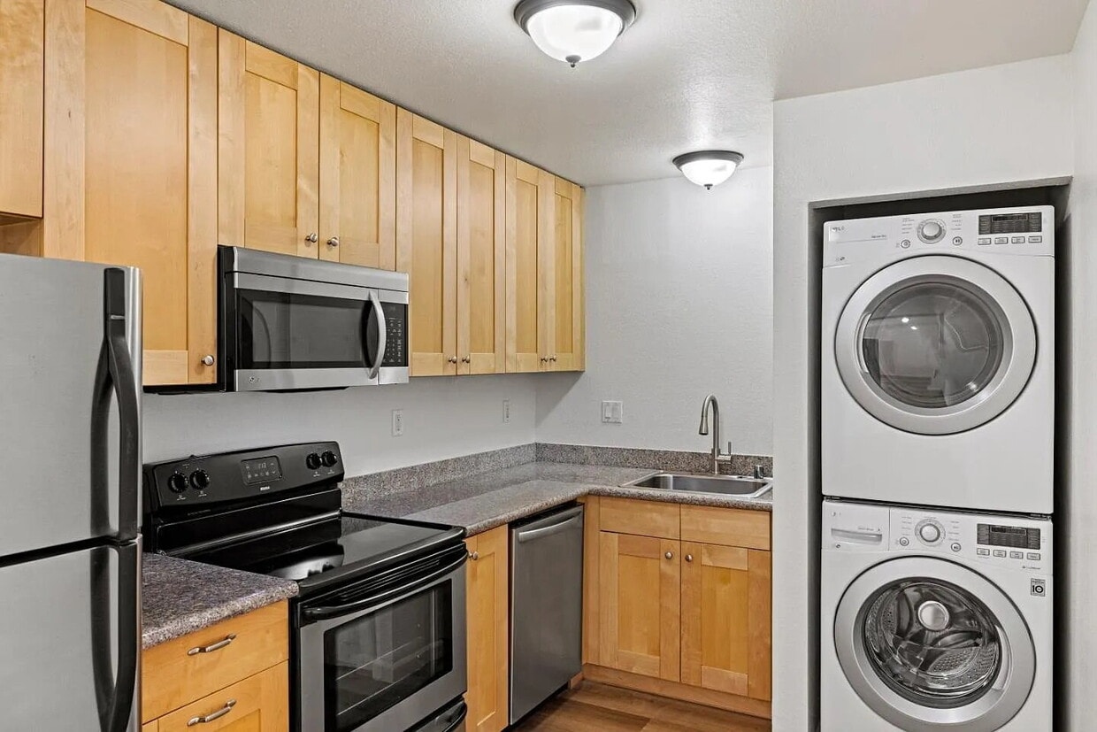 Foto principal - "Charming 1-Bed Oasis with Hardwood Elegan...