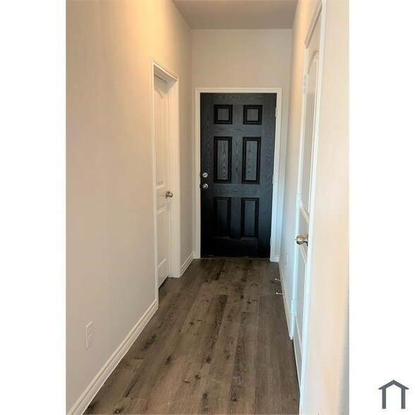 Foto del edificio - 8312 White Pine Dr