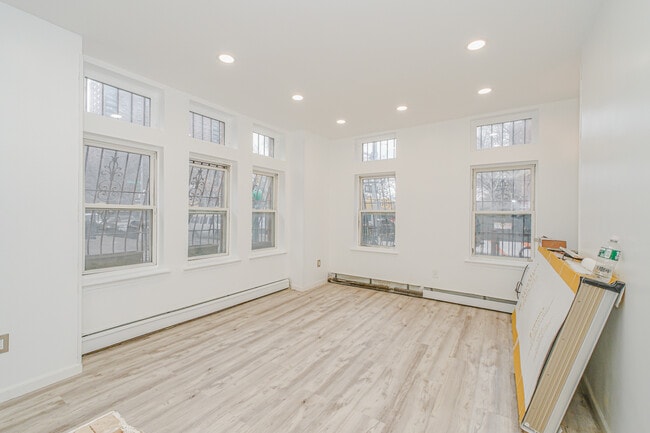 Building Photo - 384 Lafayette Ave