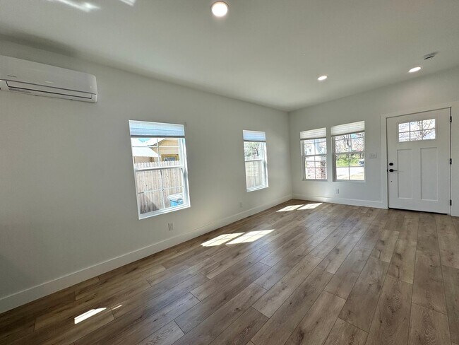 Foto del edificio - Stunning 2 bedroom 1 bathroom home In Kendall-Whittier district of Tulsa!