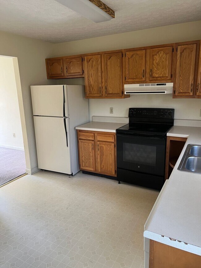 Building Photo - Great one Level Duplex in Bristol VA