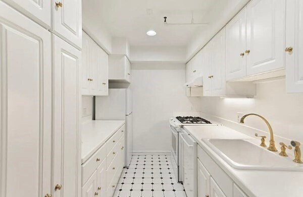 Building Photo - 231 Commonwealth Ave