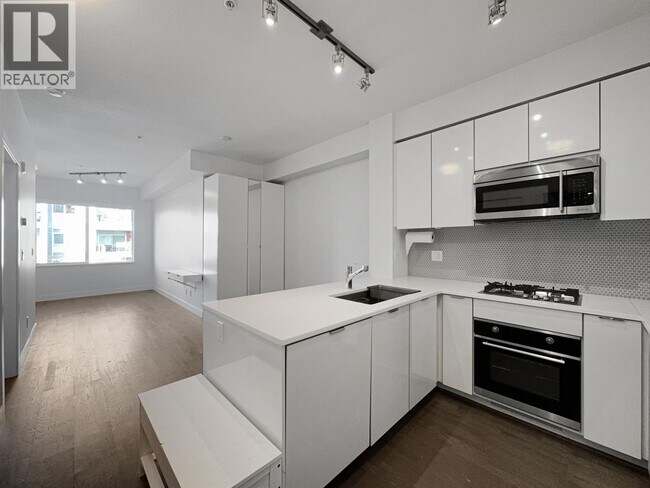 Photo du bâtiment - 10011 River Dr