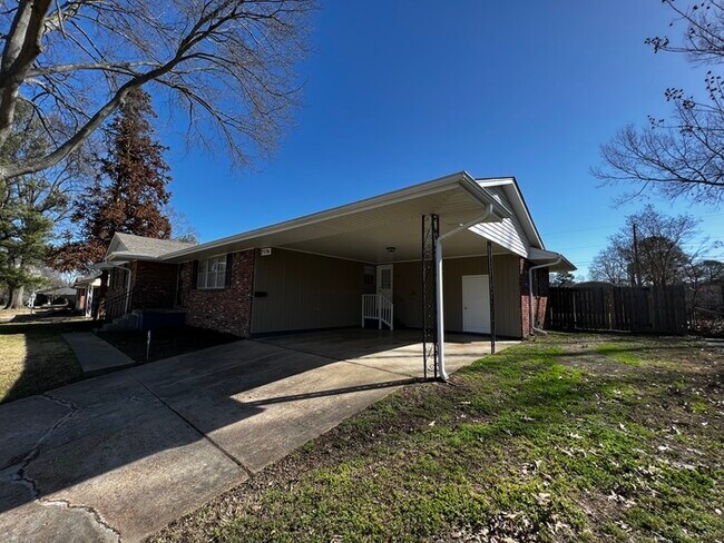 Building Photo - 7176 Renda St Millington, TN 38053