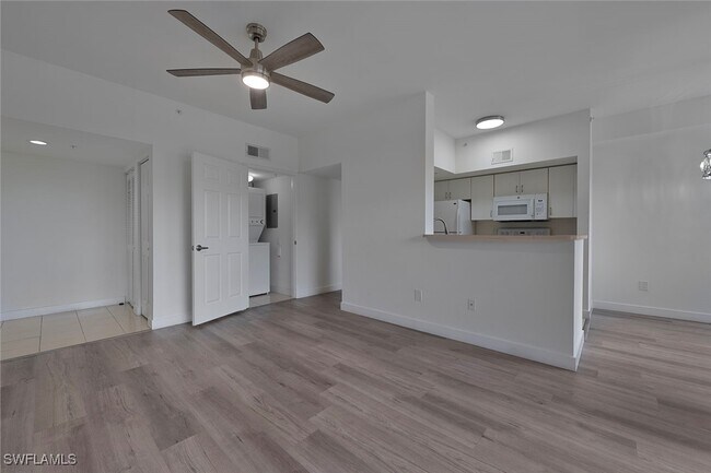 Building Photo - 1885 Florida Club Dr