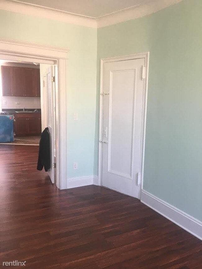 Foto del edificio - 7004 Forest Ave