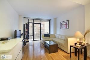 Foto principal - 220 E 24th St