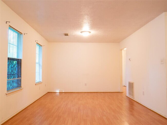Building Photo - 5706 Tuskegee St