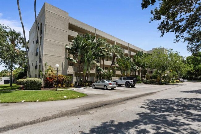 Building Photo - 2900 NW 42nd Ave