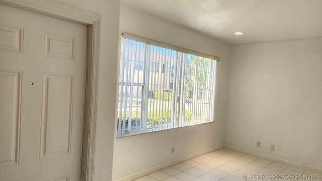 Foto del edificio - 271 Live Oak Ln