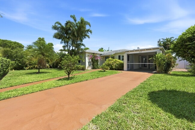 Building Photo - 221 Princeton Dr