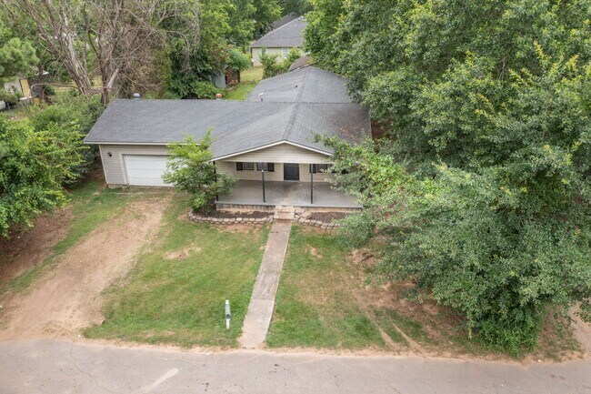 Foto del edificio - Freshly Renovated 3 Bedroom Home
