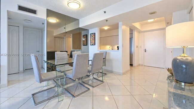 Foto del edificio - 9455 Collins Ave