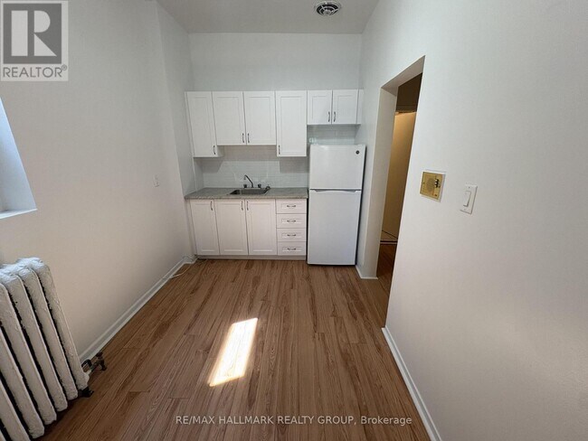 Building Photo - 307 Dalhousie St