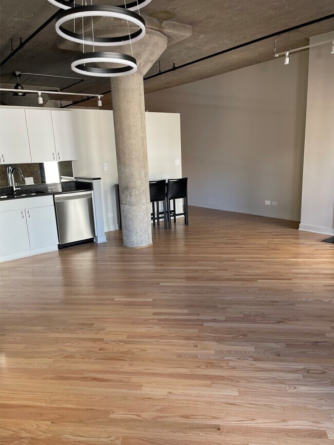 Foto del edificio - 411 W Ontario St