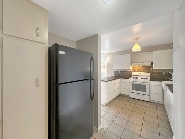 Building Photo - Charming 1BD/1BA Condo in Mission Valley W...