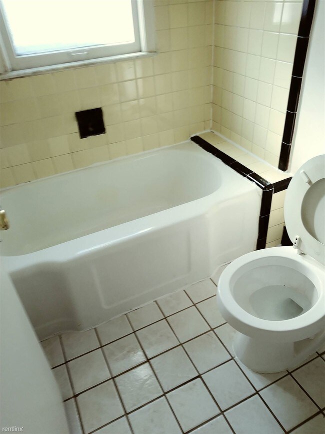 Foto del edificio - 2 br, 1 bath House - 15806 E 7 Mile Rd