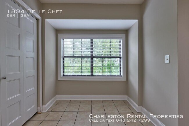 Building Photo - 1804 Belle Chez