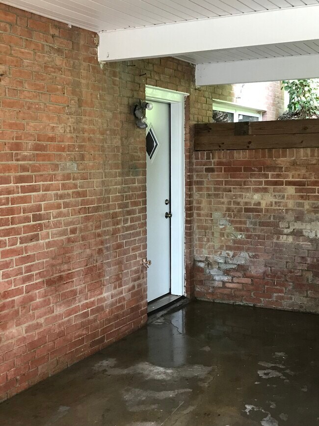 Foto del edificio - 4805 Randolph Dr