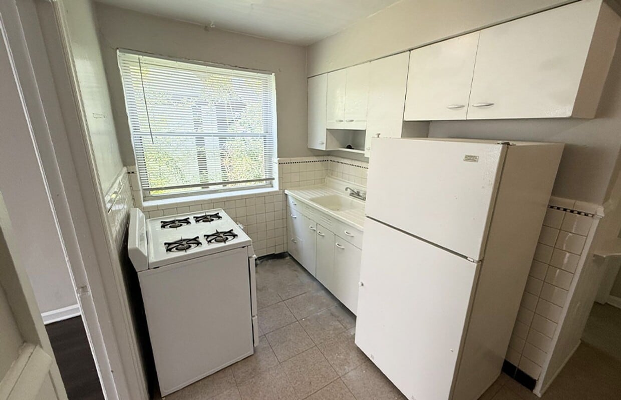 Primary Photo - 3025 Clifton Ave