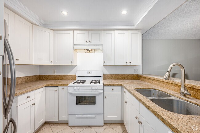 2 habitaciones, 2 baños - 1150 pies cuadrados - Cocina - Allen Court Apartments