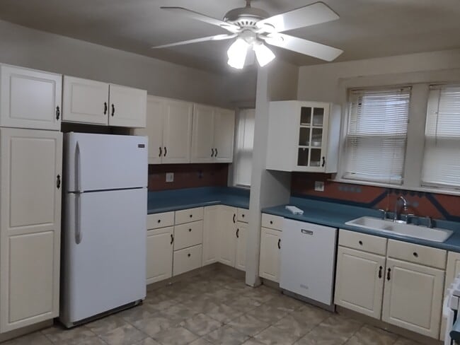 Cocina - 7219 N Wolcott Ave