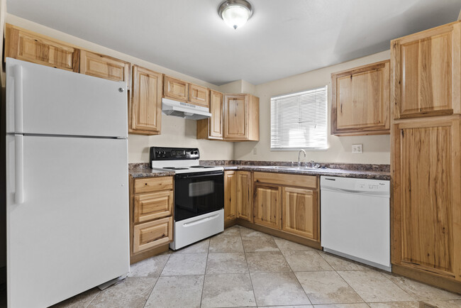 Building Photo - 353 400 E