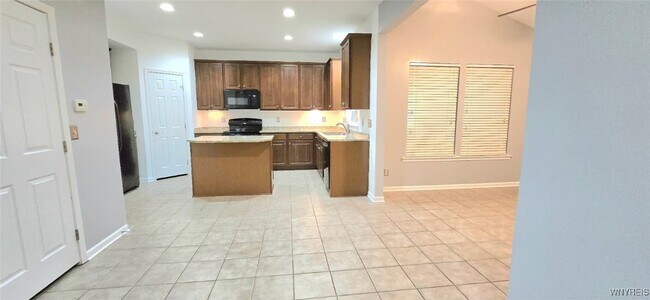 Foto del edificio - 7054 Lakeside Dr