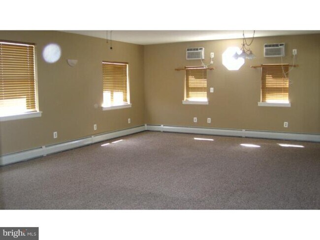 Building Photo - 169 Bate Ave