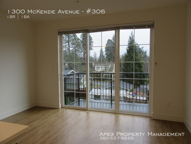 Building Photo - 1300 McKenzie Ave