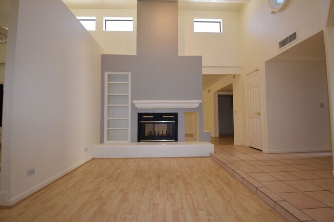 Foto del edificio - Beautiful home in South Mountain w/ Amenit...