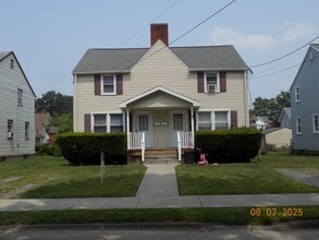 Building Photo - 458 Frank St
