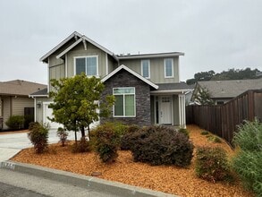 Building Photo - 1845 Palisades Dr
