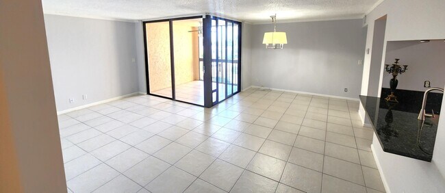 Building Photo - 450 Egret Cir