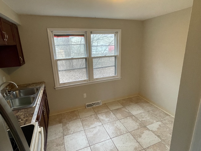 Building Photo - 118 E Cayuga St