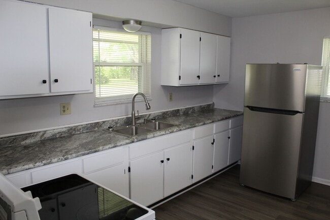 Building Photo - 2 BR Duplex in Avon!