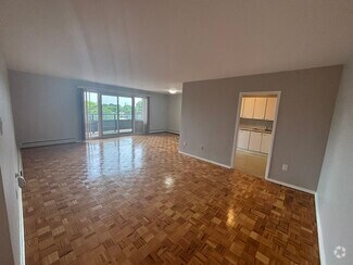 Building Photo - 1061 Queen's Blvd