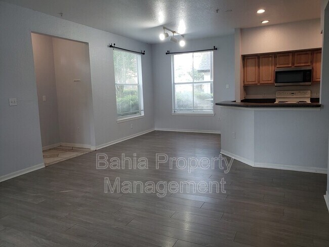 Foto del edificio - 6063 Westgate Dr